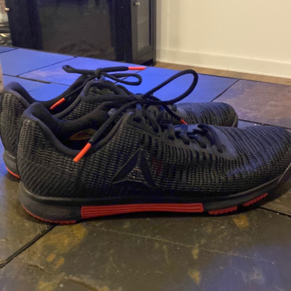 Size 10 Reebok shoes. Barley worn!